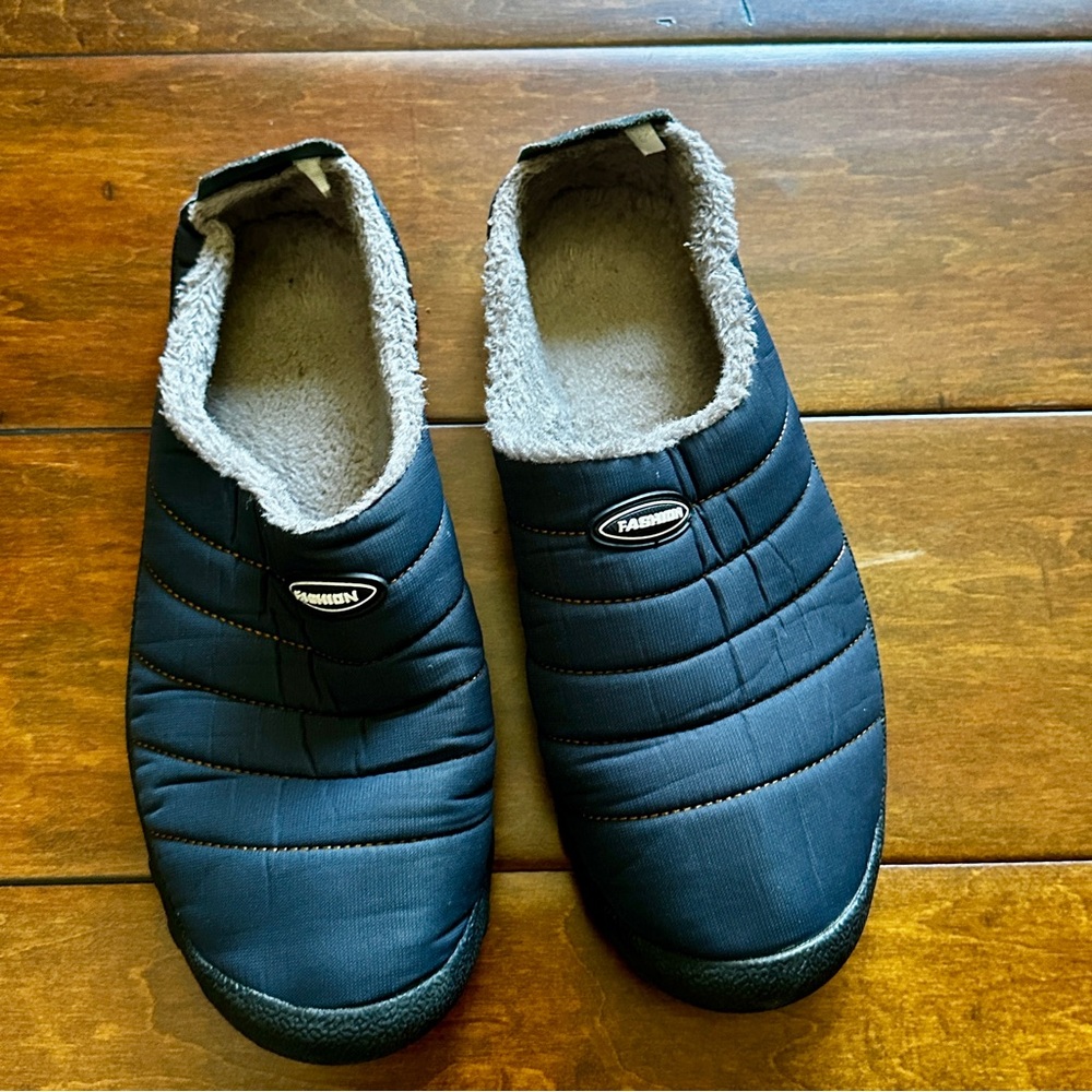 blue slip on house shoes slippers 12 Women/10 Men